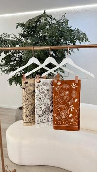 Lenço de Cetim Inês