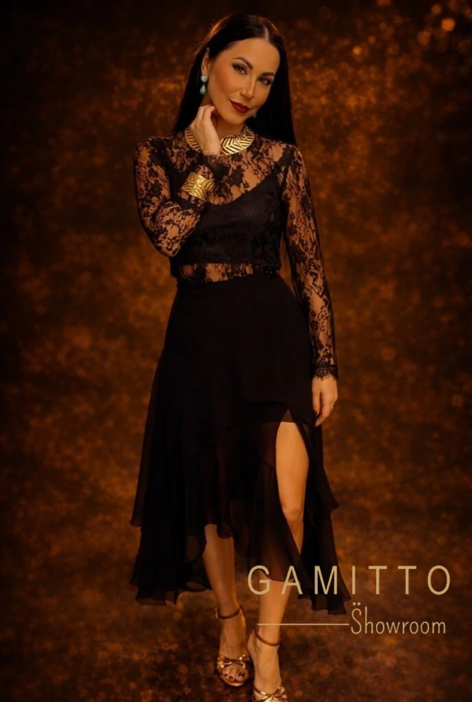 FotoBlusa Curta em Renda