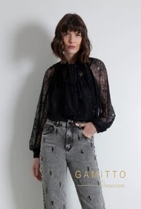 Blusa em Renda