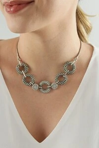 Colar Cristais em Banho Prata Vintage