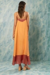 Vestido em Linho Com Decote V