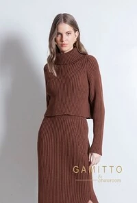 Blusa em Tricô Com Gola Alta