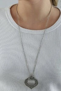 Colar Cristais em Banho Prata Vintage