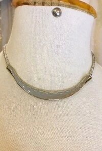 Colar Cristais em Banho Prata