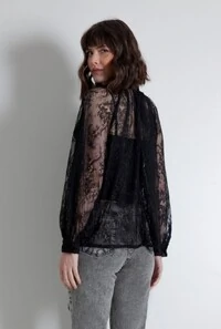 Blusa em Renda