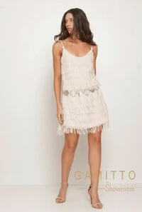 Vestido Curto com Decote V