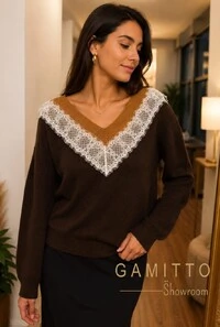 Blusa em Tricot e Renda