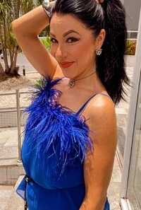 Regata em Seda Com Plumas