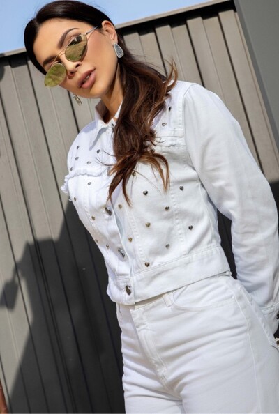 FotoJaqueta em Sarja com Aplicações de Coração