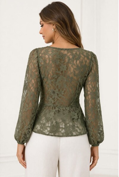 FotoBlusa em Renda com Laços