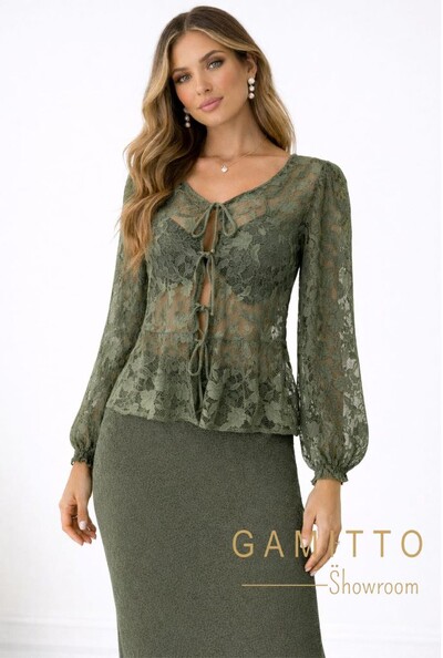 Foto Blusa em Renda com Laços
