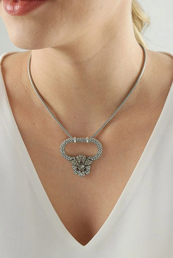 Colar Cristais em Banho Prata Vintage