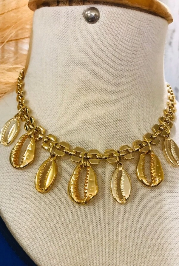 Colar Búzios em Banho Ouro