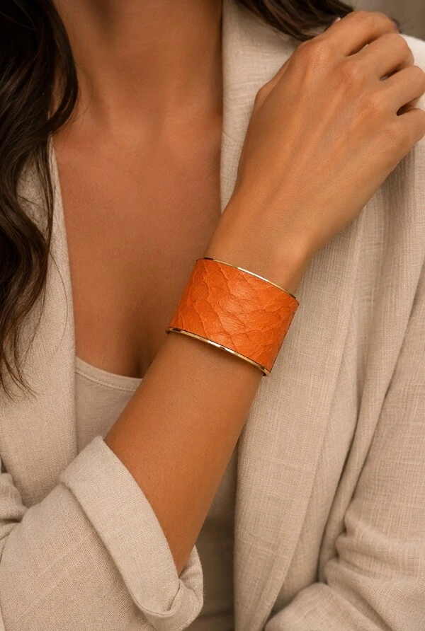 Bracelete Couro Exótico em Banho Ouro