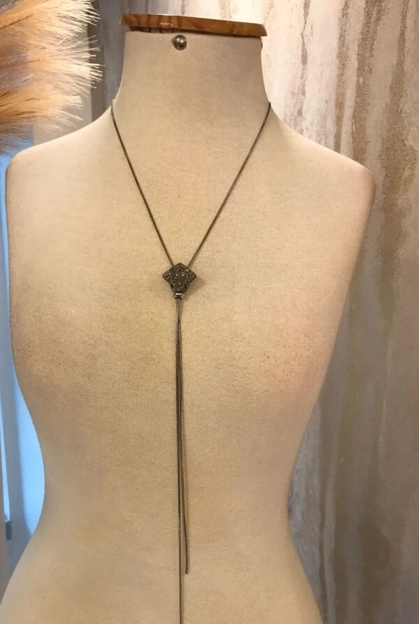 Colar Gravata Drusa em Banho Prata