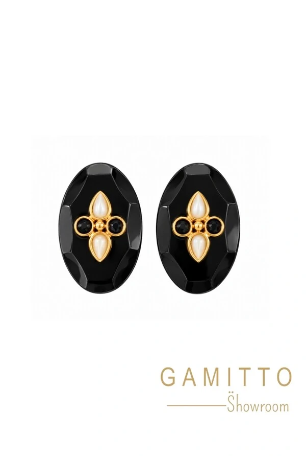 Brinco Ônix em Banho Ouro