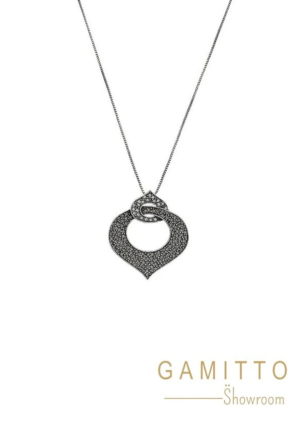 Colar Cristais em Banho Prata Vintage