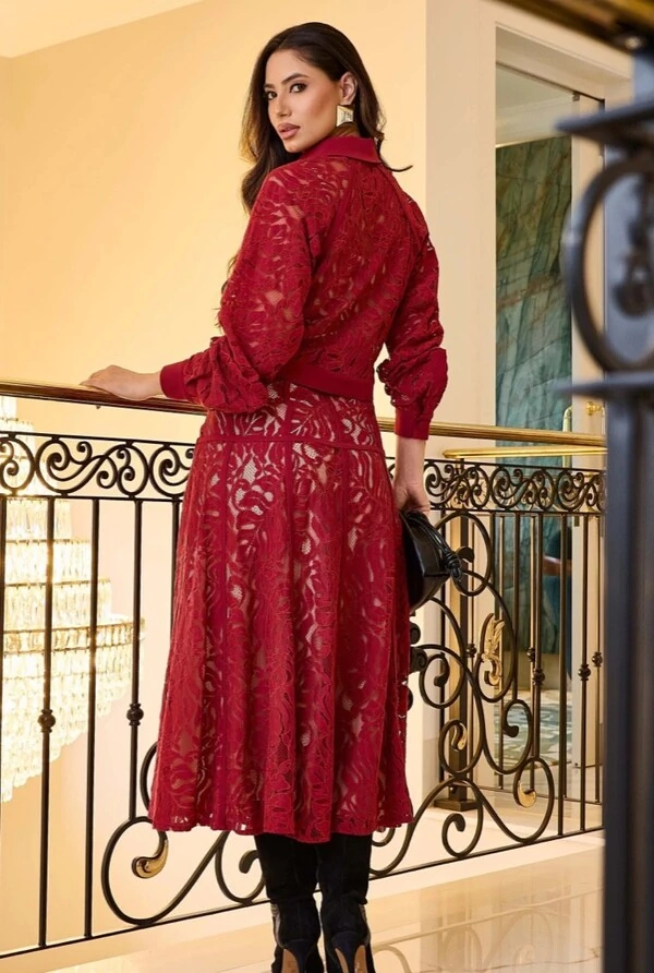 Blusa Alfaiataria em Renda