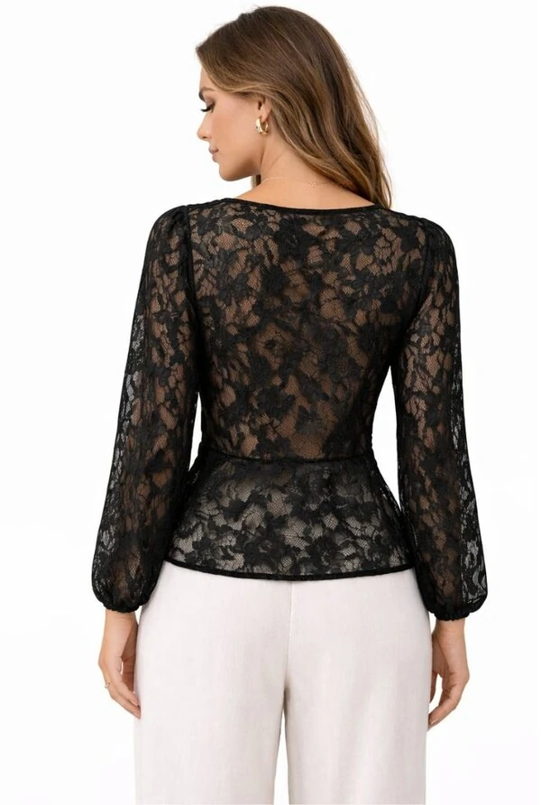 Blusa em Renda Com Laços