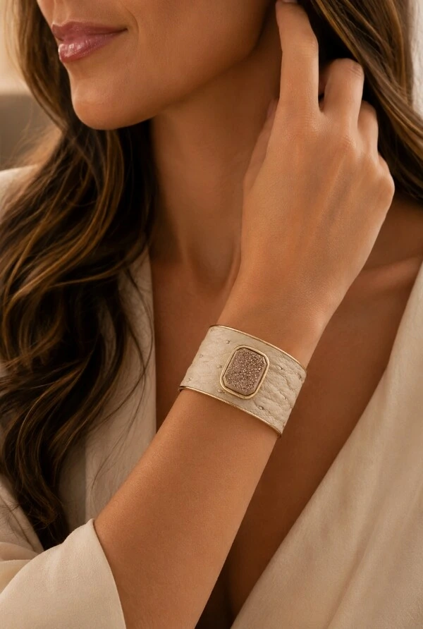 Bracelete Couro Exótico em Banho Ouro