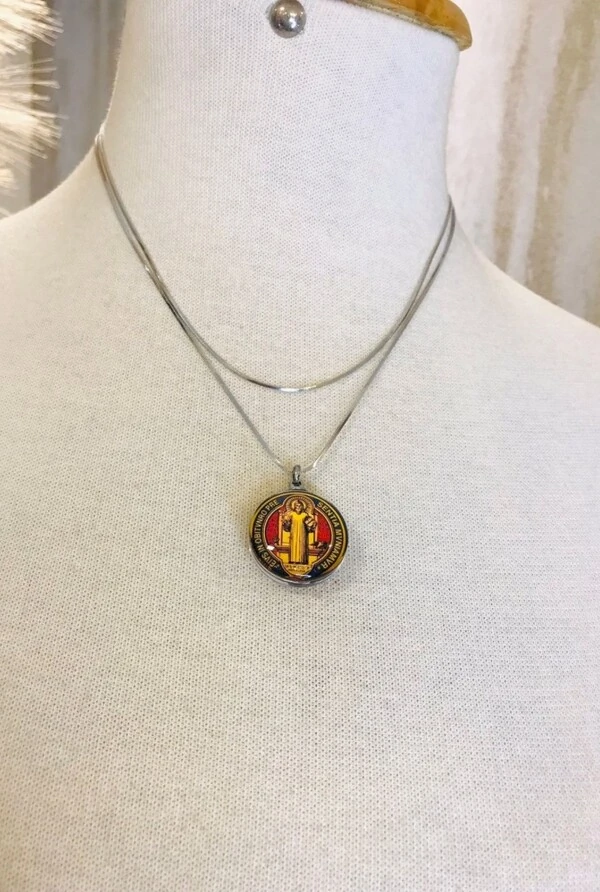 Colar Religioso em Banho Prata