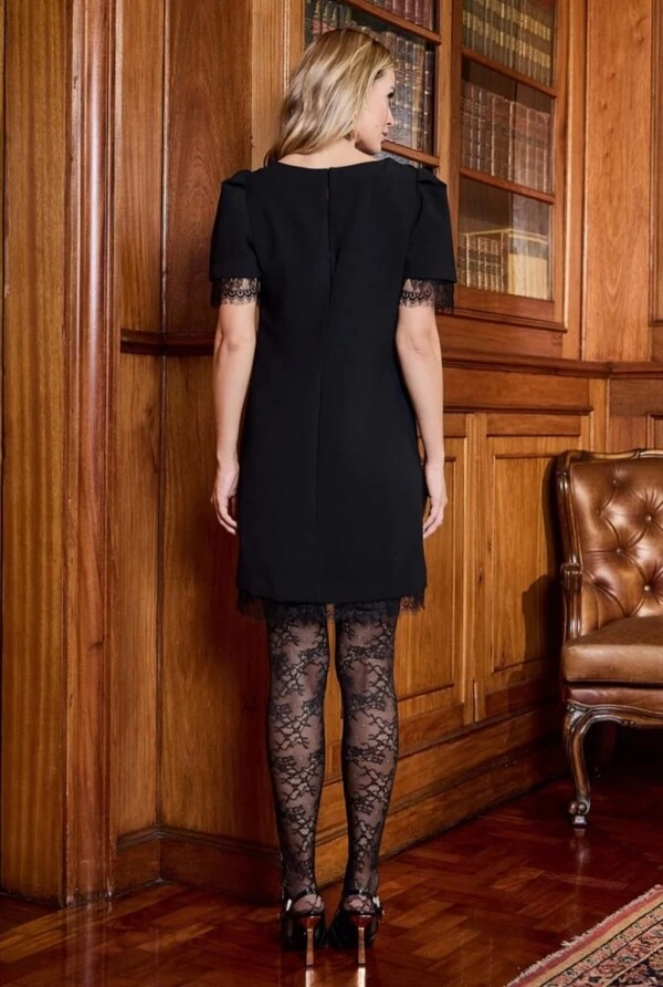 Vestido em Crepe e Renda