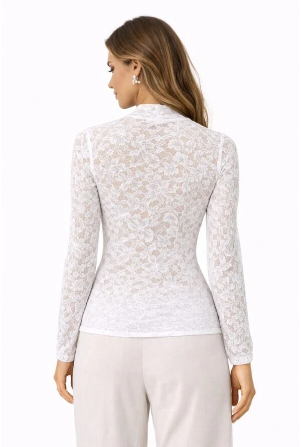 Blusa em Renda Gola Alta