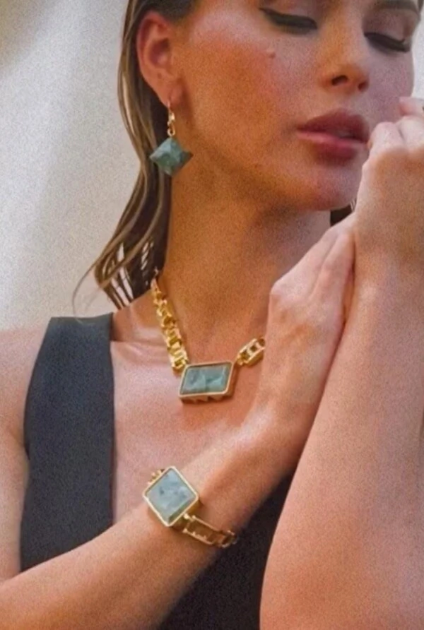 Pulseira Esmeralda em Banho Ouro