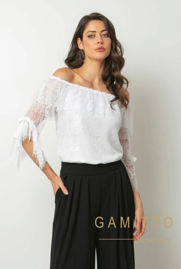 Blusa Ombro a Ombro em Renda