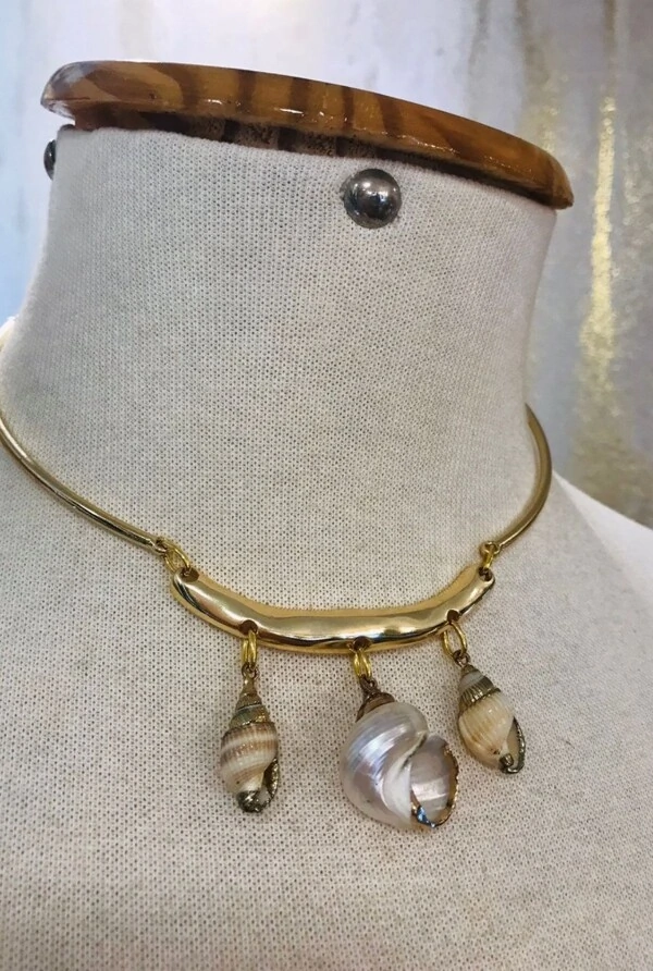 Colar Concha em Banho Ouro