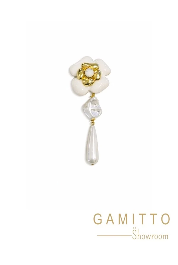 Broche Flor e Pérolas em Banho Ouro