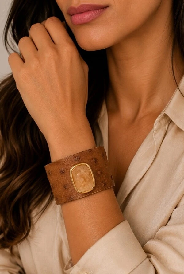 Bracelete Couro Exótico em Banho Ouro