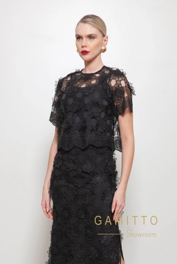 Blusa Com Tule Bordado em 3d