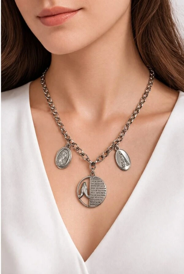 Colar Medalhas em Banho Prata
