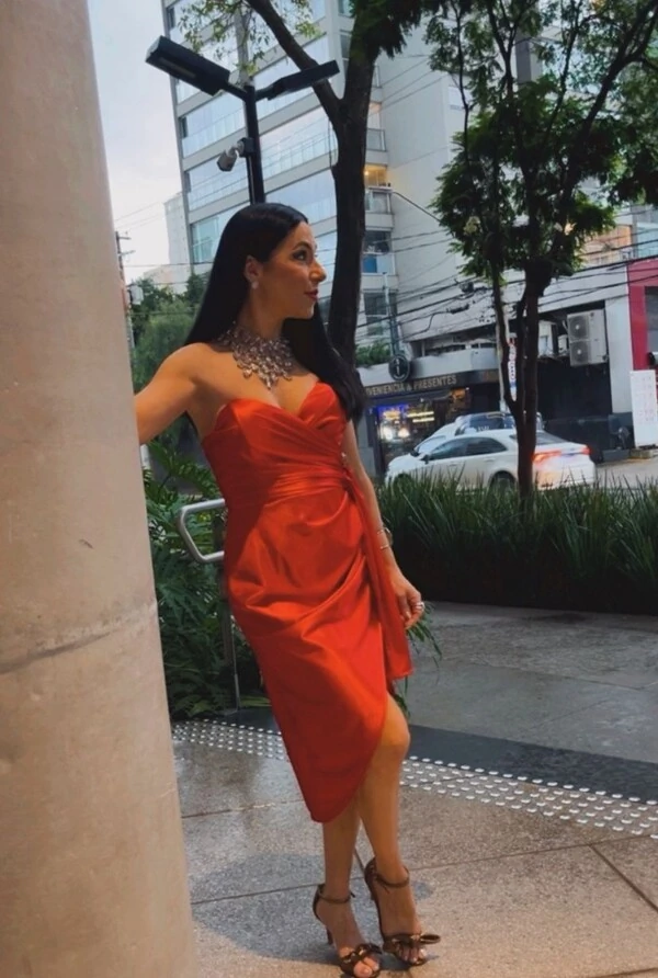 Vestido Vermelho Decote Coração em Cetim