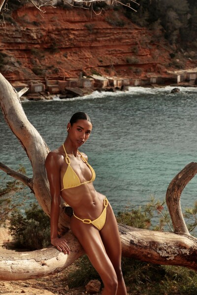 Foto Top Cala Comte Amarelo Polen