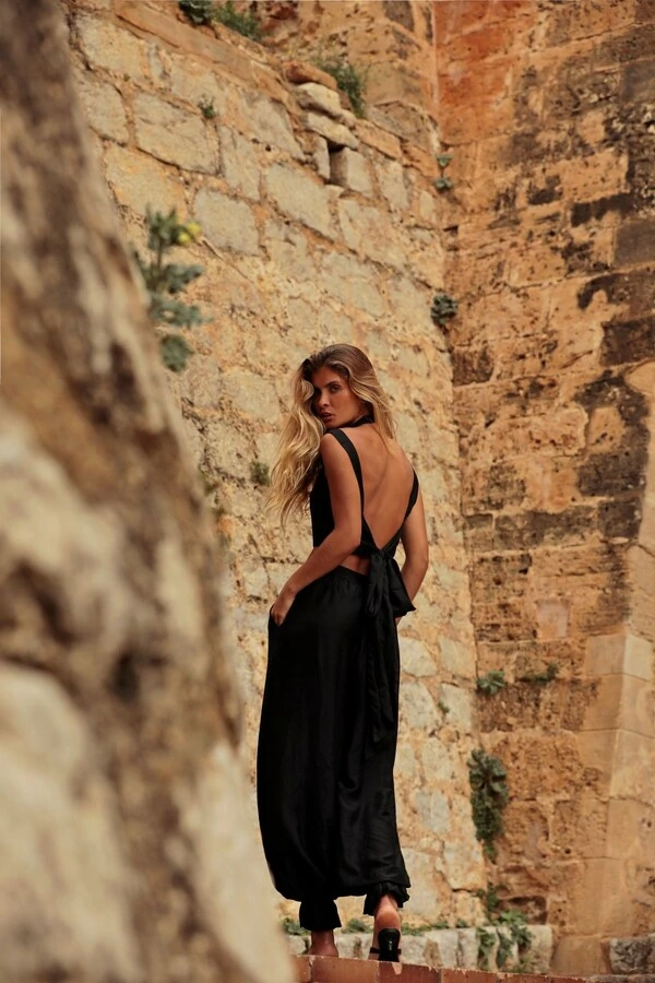 Cropped Hera Black