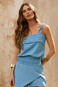 Blusa Decote Pregas