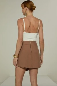 Shorts Saia Fenda Faixa