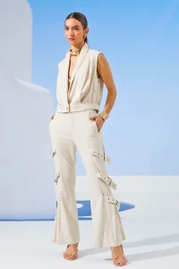 Calça fivela ilhós