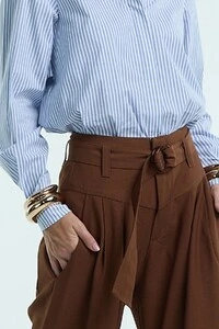 Calça Pregas Pesponto