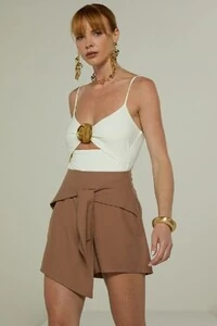 Shorts Saia Fenda Faixa