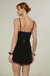 Shorts Saia Fenda Faixa