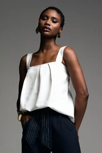 Blusa Decote Pregas