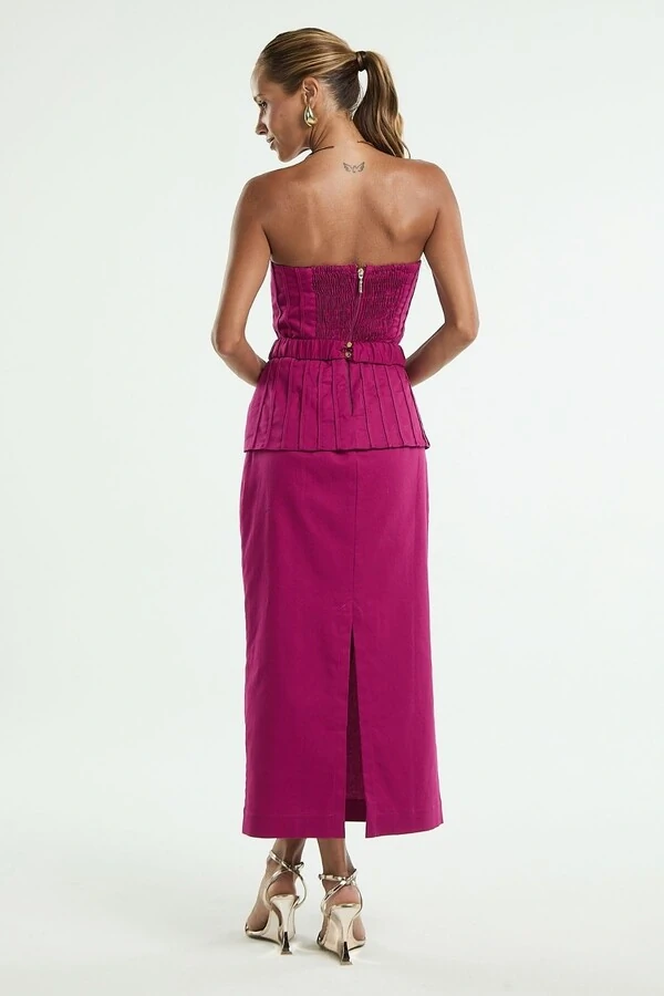 Vestido Nervuras Peplum