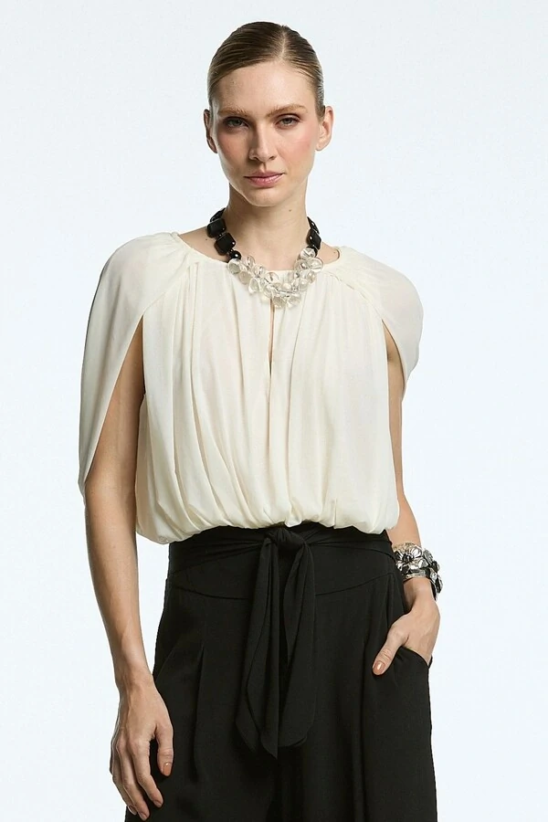 Blusa Tule Capa