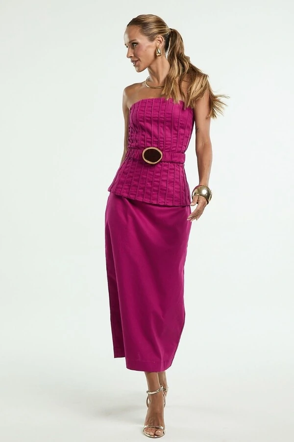 Vestido Nervuras Peplum