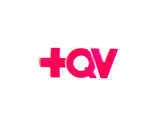 Adesivo +QV recortado rosa