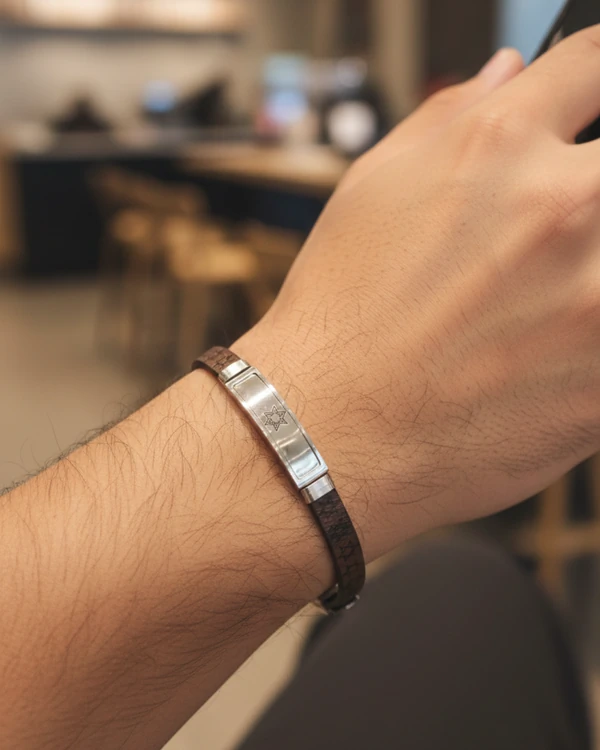 Pulseira de Silicone Marrom Estrela de David em Aço