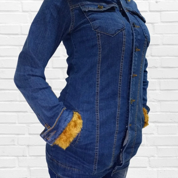 Jaqueta jeans com forro bege